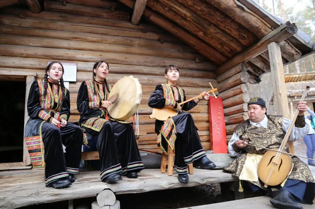 🇷🇺 Сегодня День коренных малочисленных народов России.  ❗ В Кузбассе в мире и согласии живут 135 нар