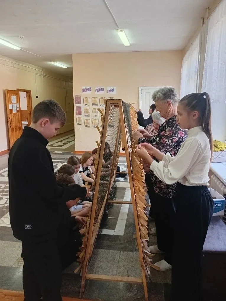 Учащиеся нашей школы продолжают плести сети под руководством Чвановой Валентины Васильевны, мамы вып