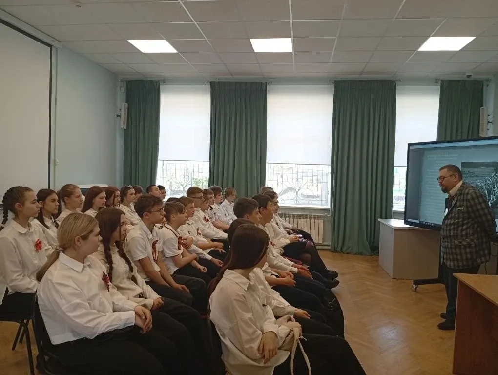 Вчера наши семиклассники побывали на увлекательном музейном уроке, посвящённом Лискинской земле в го