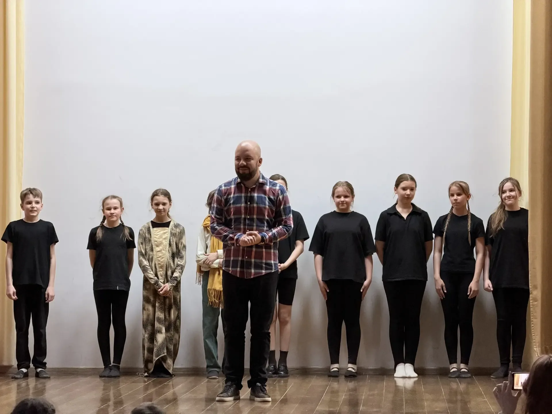 Магия театра: премьера «Миленького принца» в ART-Studio ✨  Сегодня в нашем лицее случилось настоящее