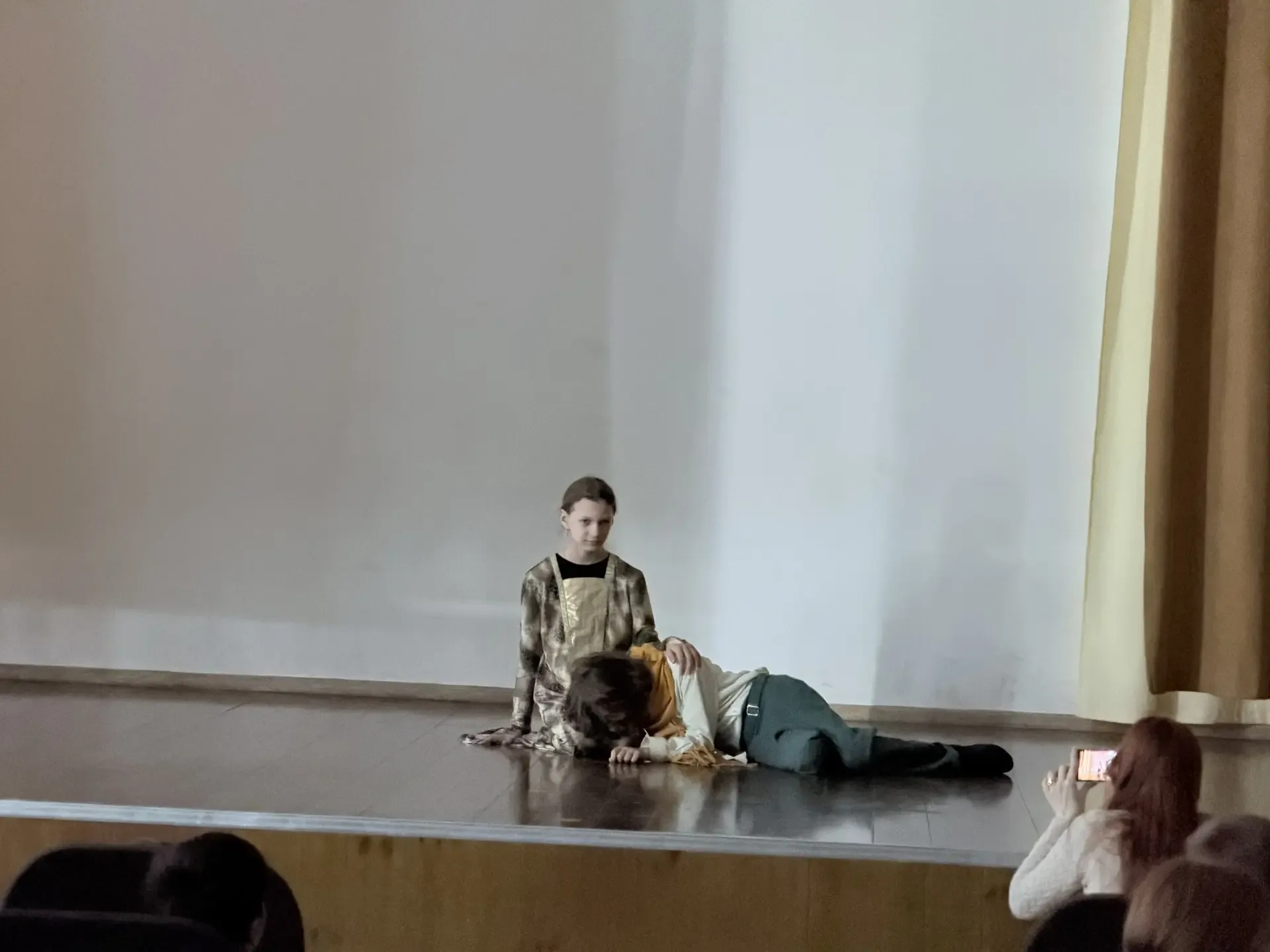 Магия театра: премьера «Миленького принца» в ART-Studio ✨  Сегодня в нашем лицее случилось настоящее