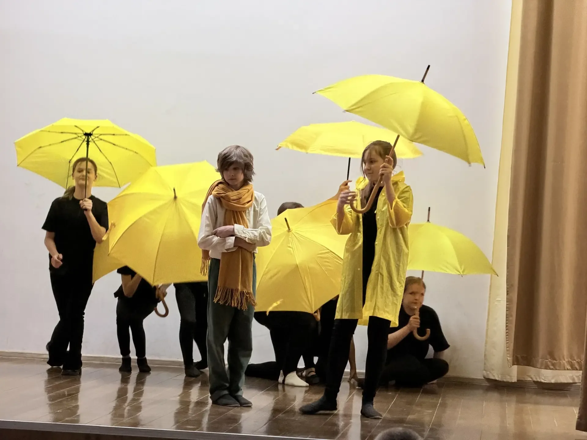 Магия театра: премьера «Миленького принца» в ART-Studio ✨  Сегодня в нашем лицее случилось настоящее
