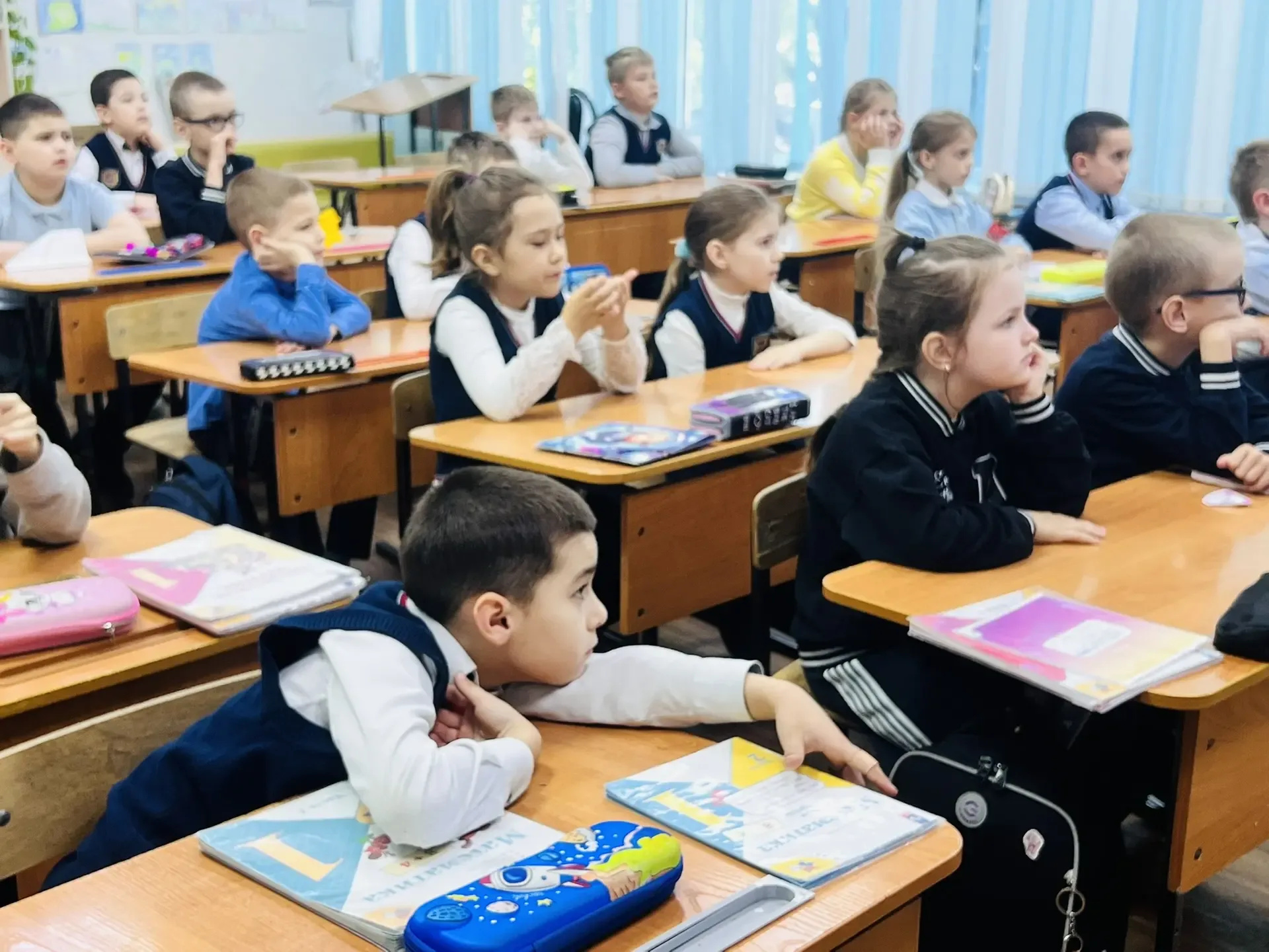 Новая неделя в нашем лицее традиционно началась с занятия «Разговоры о важном». И тема сегодня прост