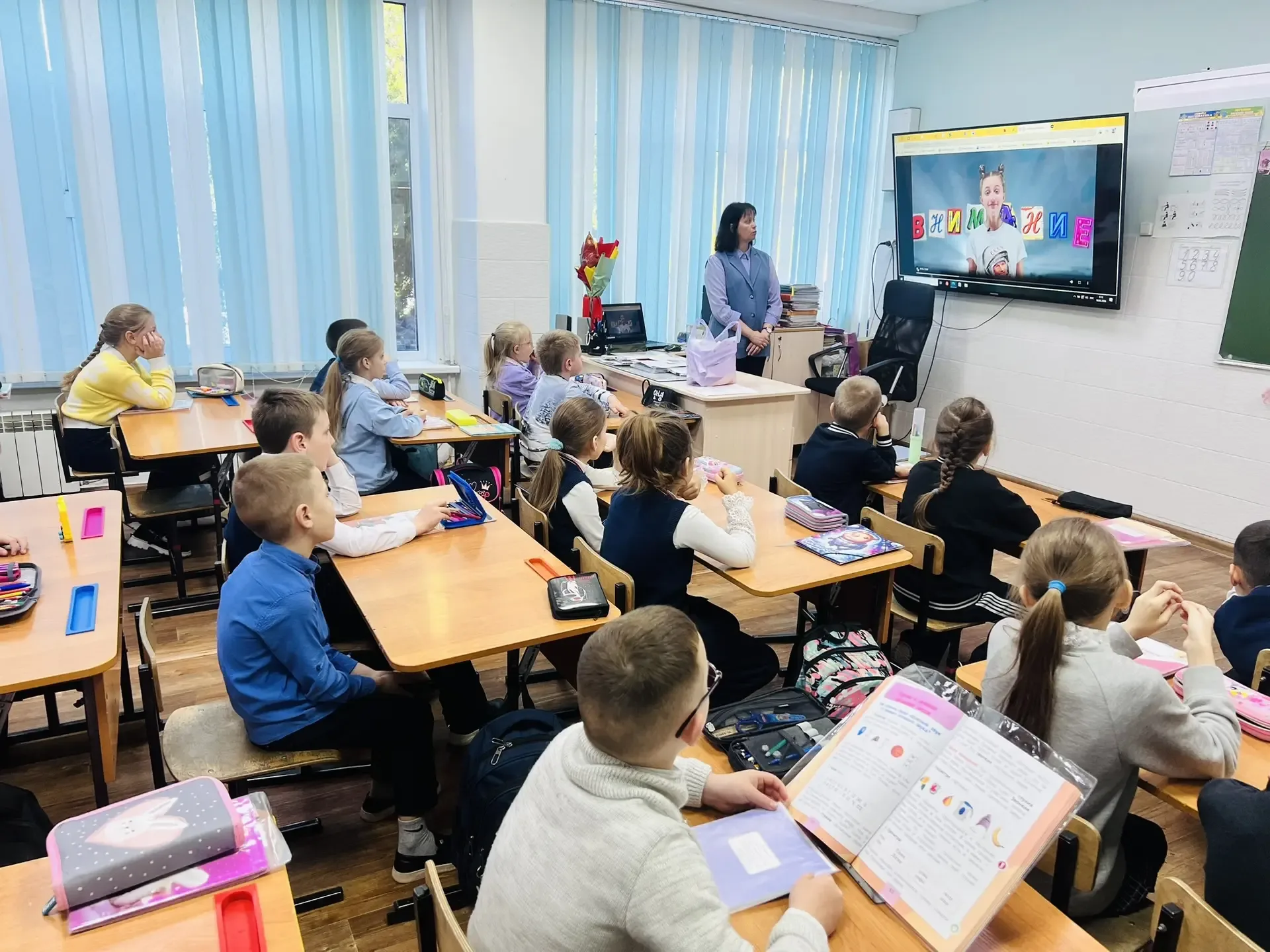 Новая неделя в нашем лицее традиционно началась с занятия «Разговоры о важном». И тема сегодня прост