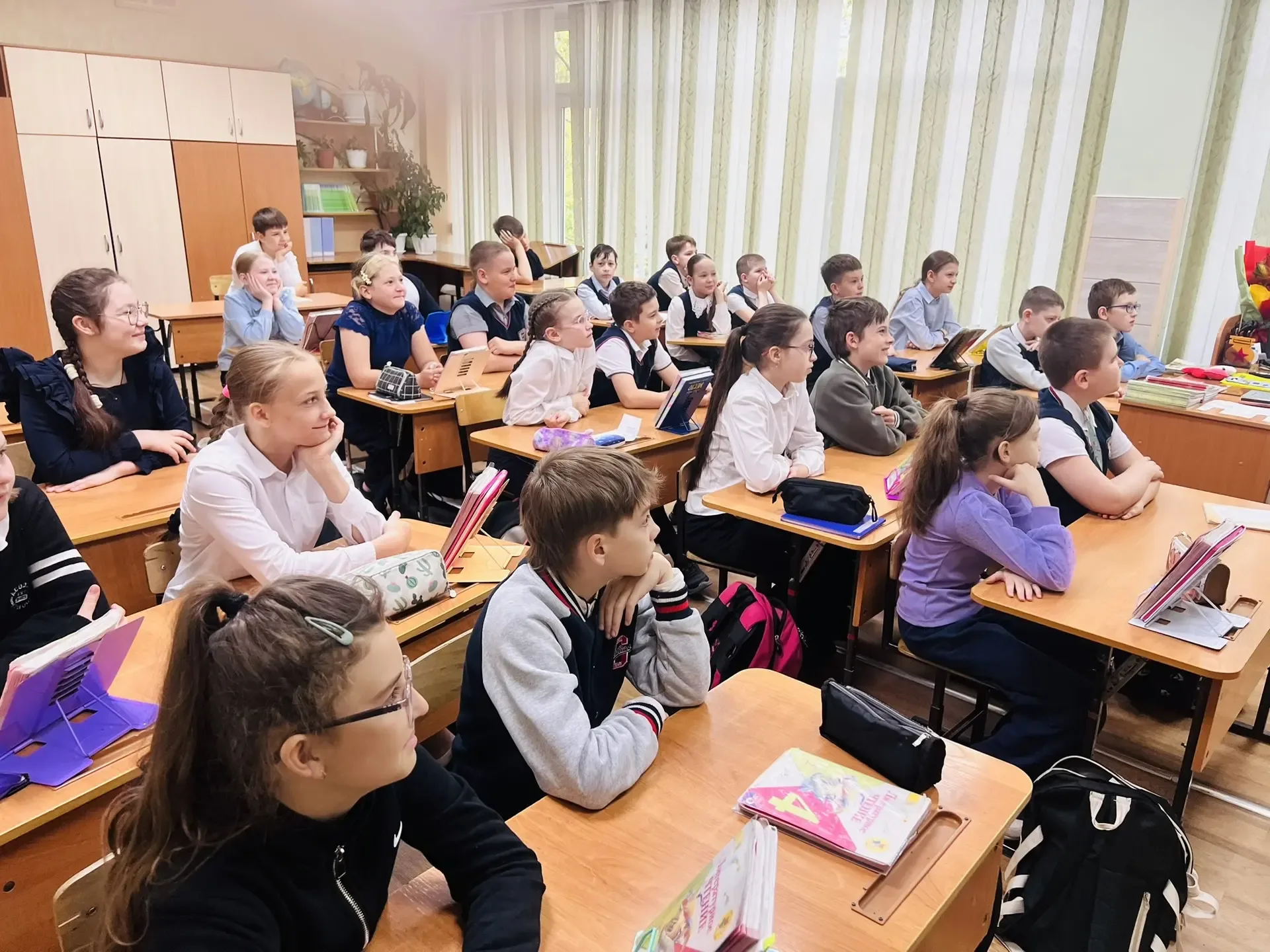Новая неделя в нашем лицее традиционно началась с занятия «Разговоры о важном». И тема сегодня прост