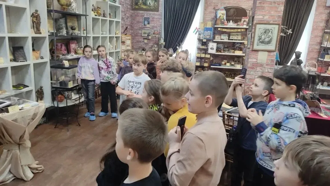 🍫 Сладкое приключение 2 «В»! 🍬  Сегодня наш класс побывал в настоящей сказке — в Музее шоколадного м