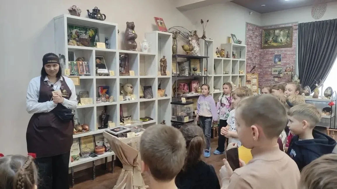 🍫 Сладкое приключение 2 «В»! 🍬  Сегодня наш класс побывал в настоящей сказке — в Музее шоколадного м