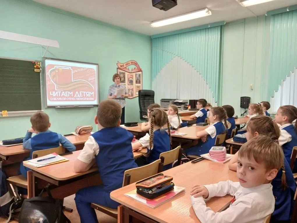 ⭐️ В единстве — наша память! 🇷🇺 Вся школа объединилась в преддверии 9 Мая! 1Б, 1В, 4В и 10А классы т