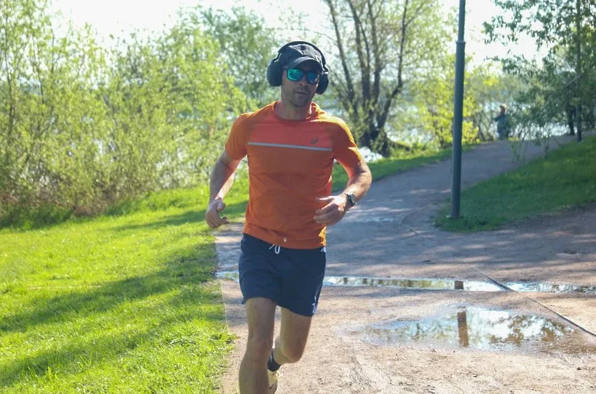 🏃‍♂️ Более 50 участников пробежали «5 вёрст» по набережной Солнечногорска!  Традиционный забег прошё