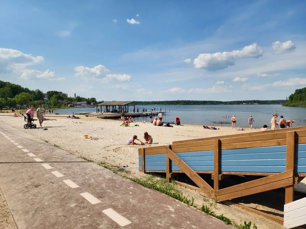 Пляж Солнечногорска активно готовят к открытию купального сезона  🏖️  Он стартует уже через 12 дней.