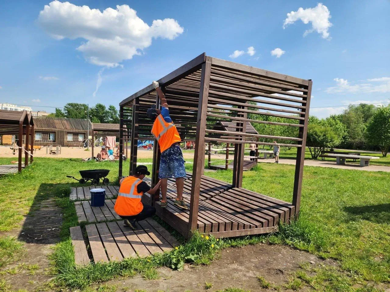 Пляж Солнечногорска активно готовят к открытию купального сезона  🏖️  Он стартует уже через 12 дней.