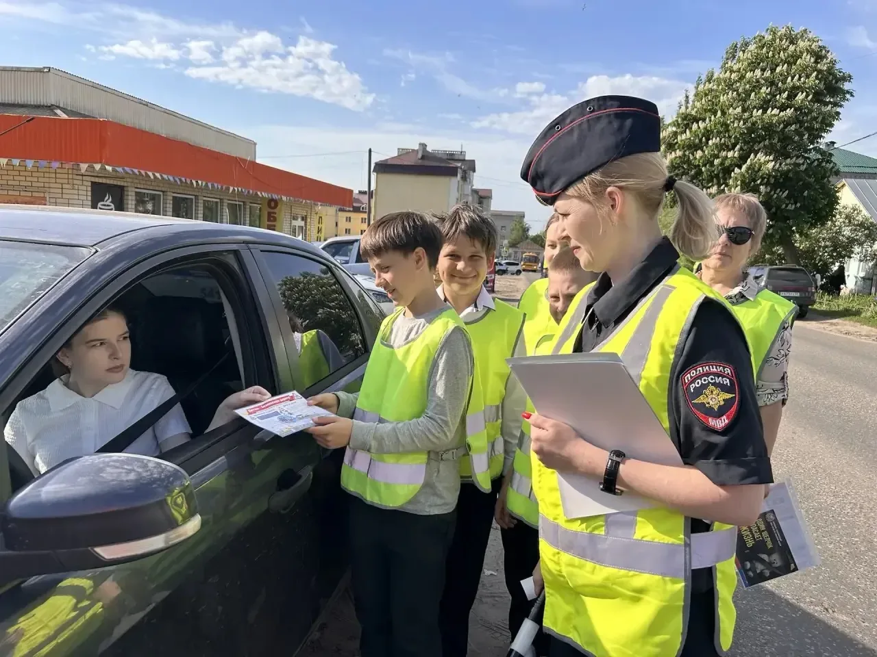 🚦Безопасность на дорогах — наша общая забота!   🚔В рамках месячника по профилактике детского дорожно