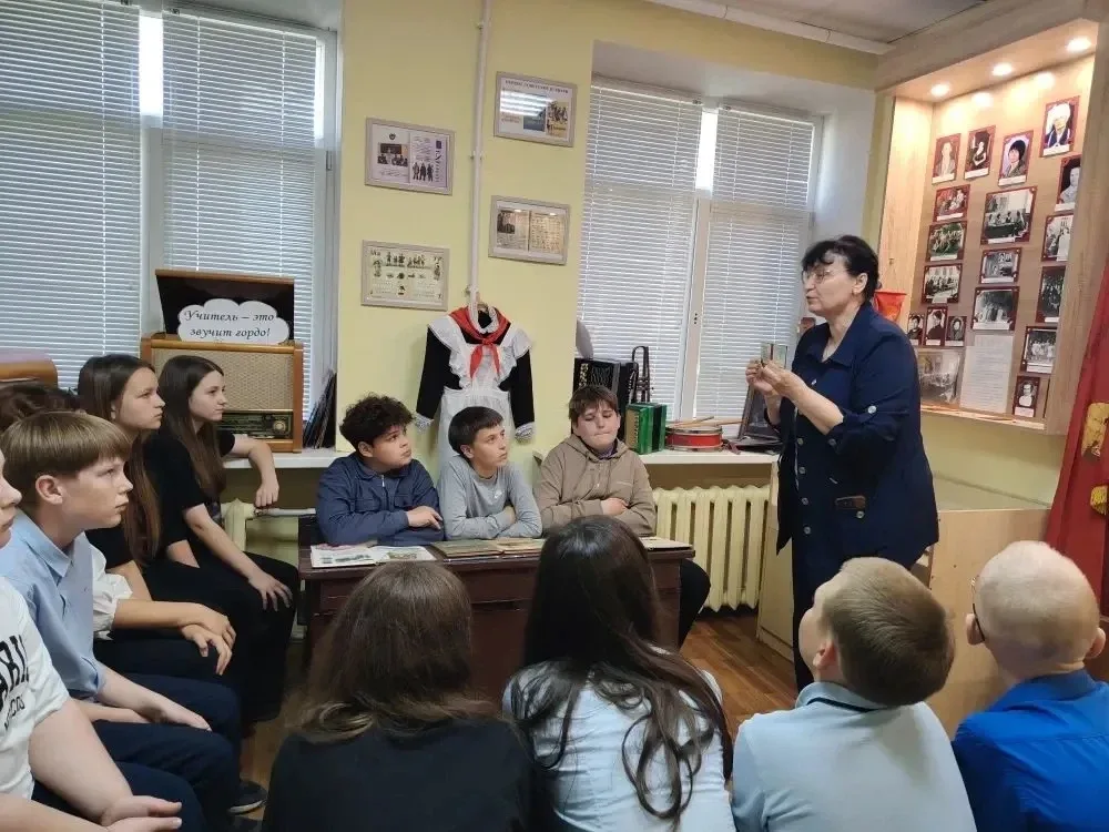 🏛️ В музее нашей школы: путешествие в прошлое  Сегодня, в Международный день музеев, для учеников 6 