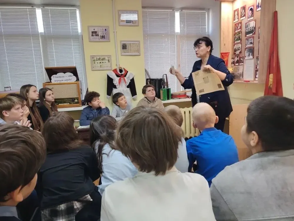 🏛️ В музее нашей школы: путешествие в прошлое  Сегодня, в Международный день музеев, для учеников 6 