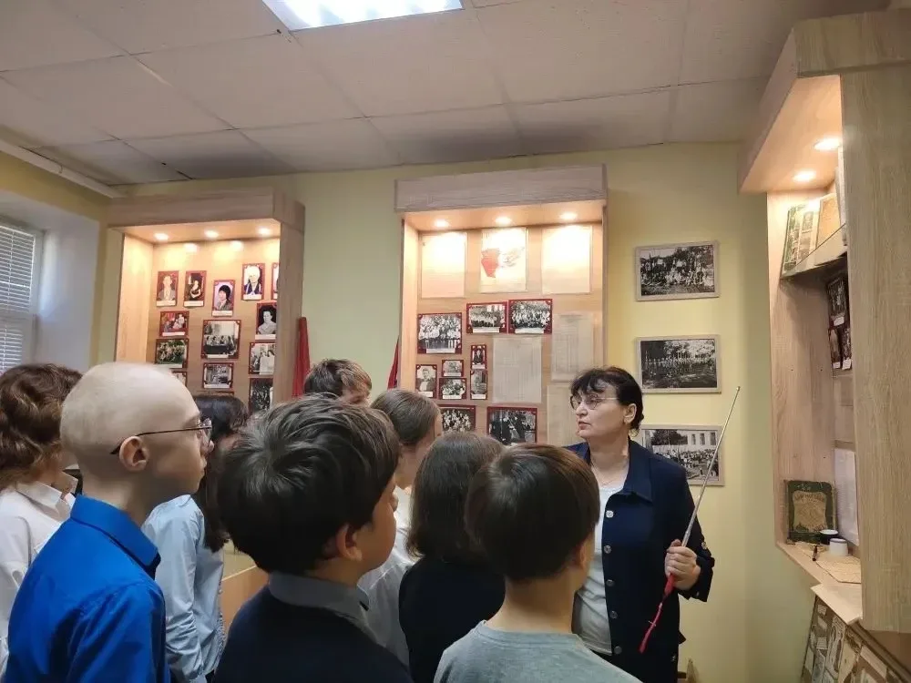 🏛️ В музее нашей школы: путешествие в прошлое  Сегодня, в Международный день музеев, для учеников 6 
