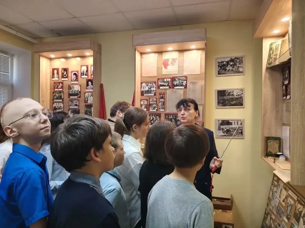 🏛️ В музее нашей школы: путешествие в прошлое  Сегодня, в Международный день музеев, для учеников 6 