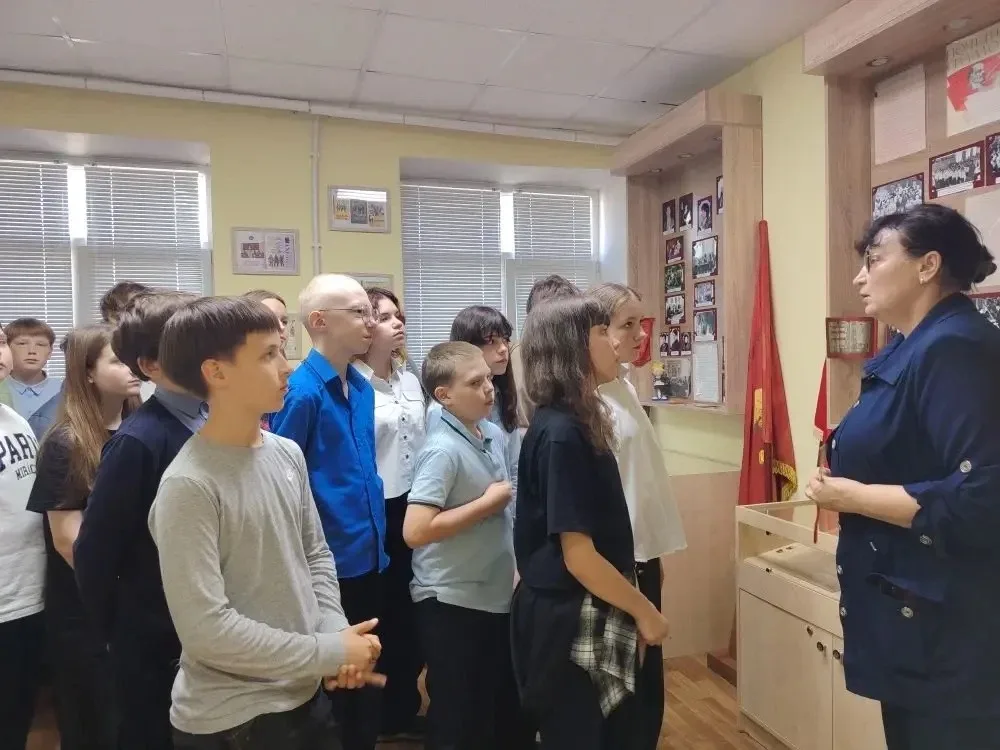 🏛️ В музее нашей школы: путешествие в прошлое  Сегодня, в Международный день музеев, для учеников 6 