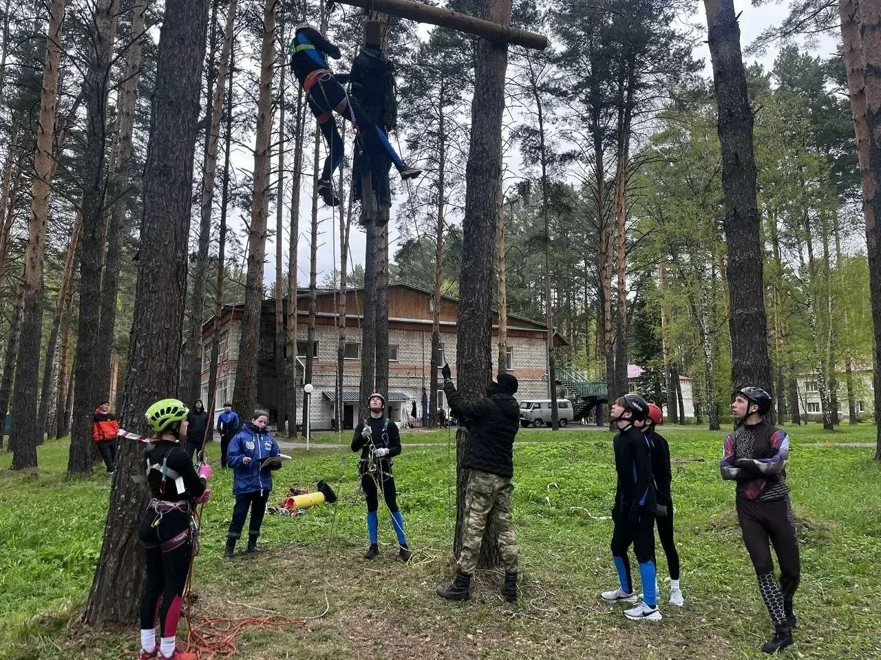 ЛУЧШИЕ В ОБЛАСТИ  Обе команды воспитанников центра туризма и спорта из Стрежевого заняли первые мест