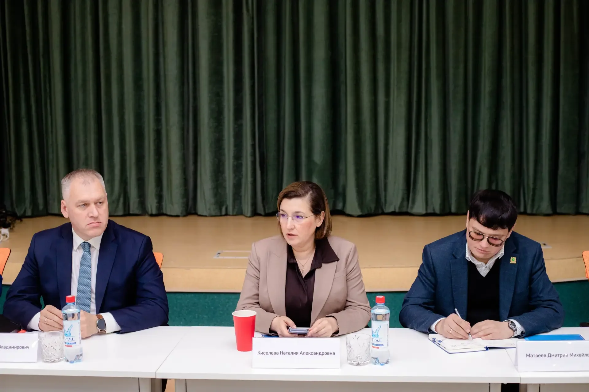 ЗАВЕРШАЯ УЧЕБНЫЙ ГОД  Прошло областное совещание руководителей управлений образования.  Ключевыми те