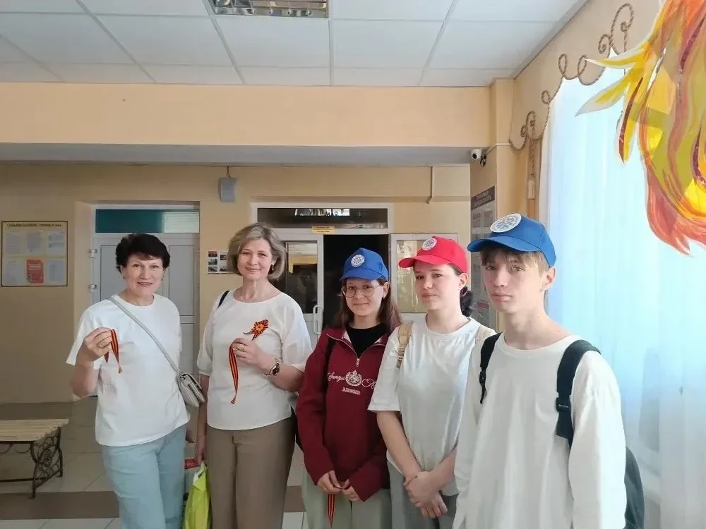 «Храним историю вместе: акция “Георгиевская ленточка” в нашей школе».  Сегодня активисты школьного о