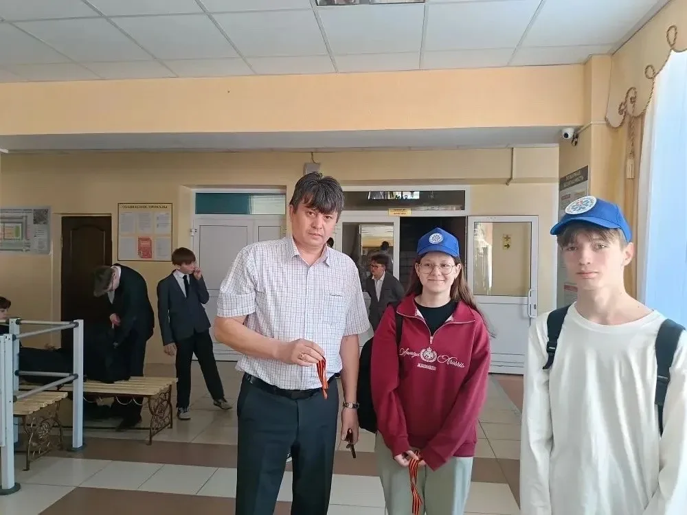 «Храним историю вместе: акция “Георгиевская ленточка” в нашей школе».  Сегодня активисты школьного о