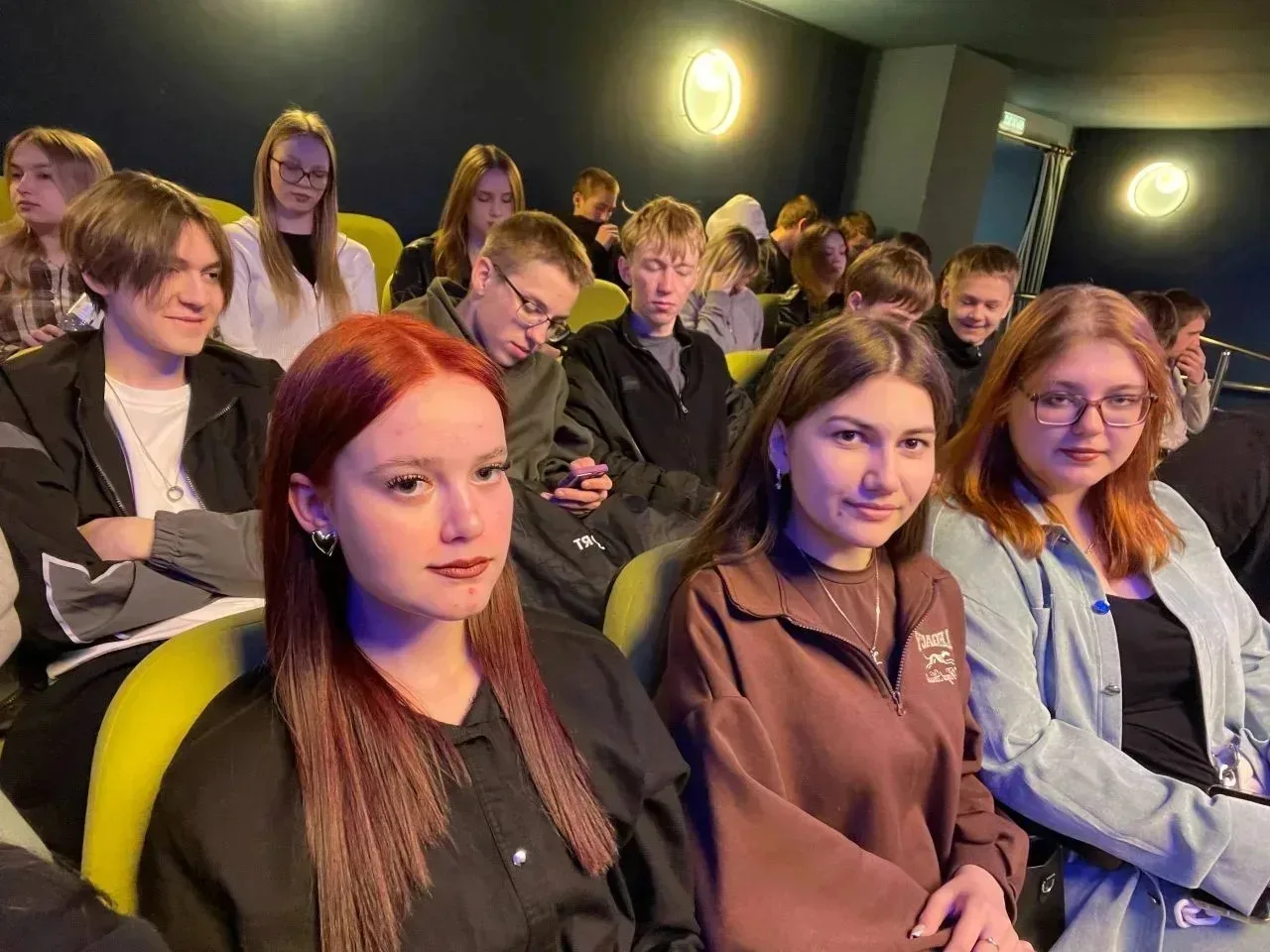 🦮 Четыре лапы, преданность и свет: студенты ОАТК увидели «Радугу для друга»  29 марта 2026 года студ