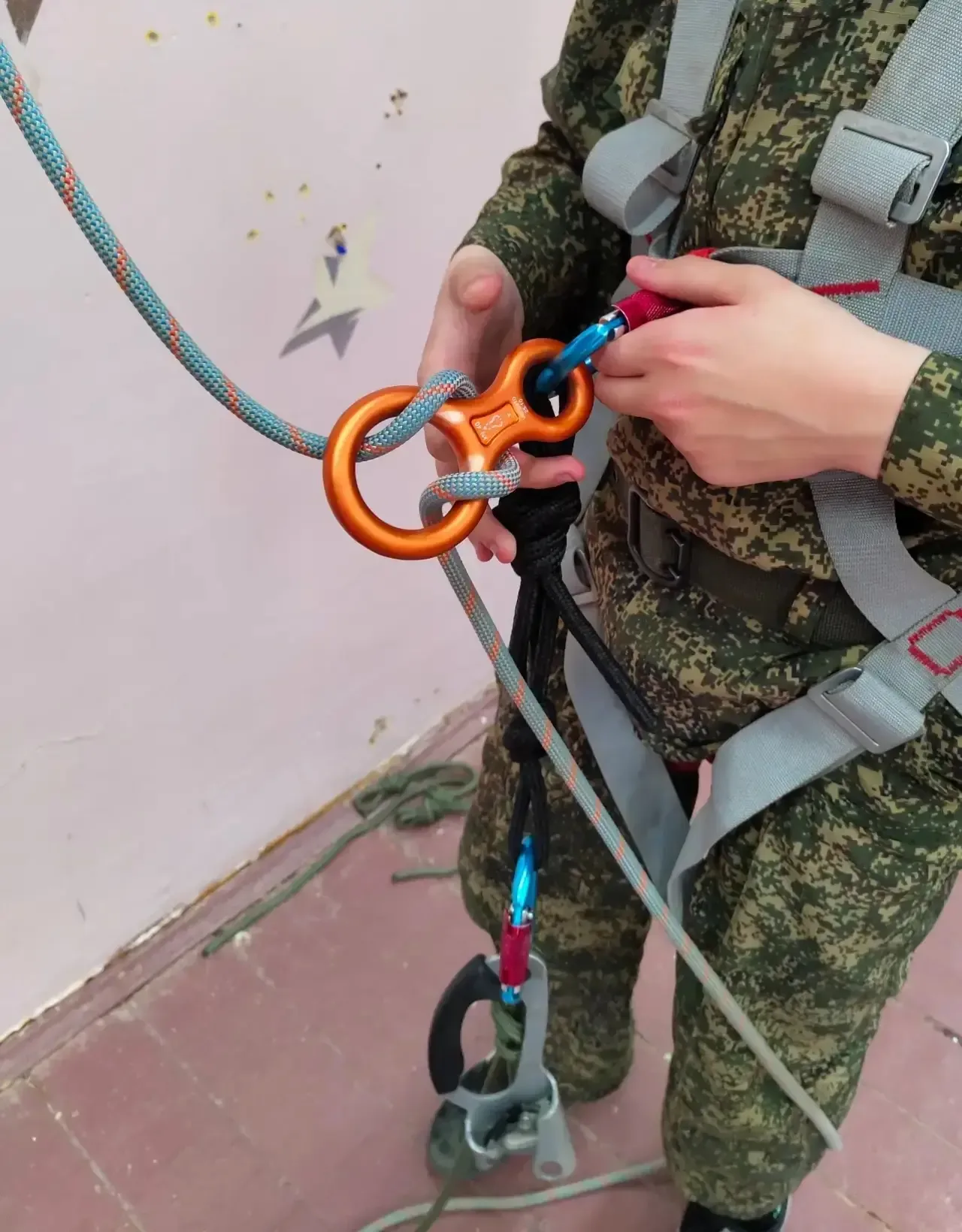 Учебный год близится к концу — а наши кадеты не снижают оборотов! 🥾  Прямо сейчас они готовятся поко