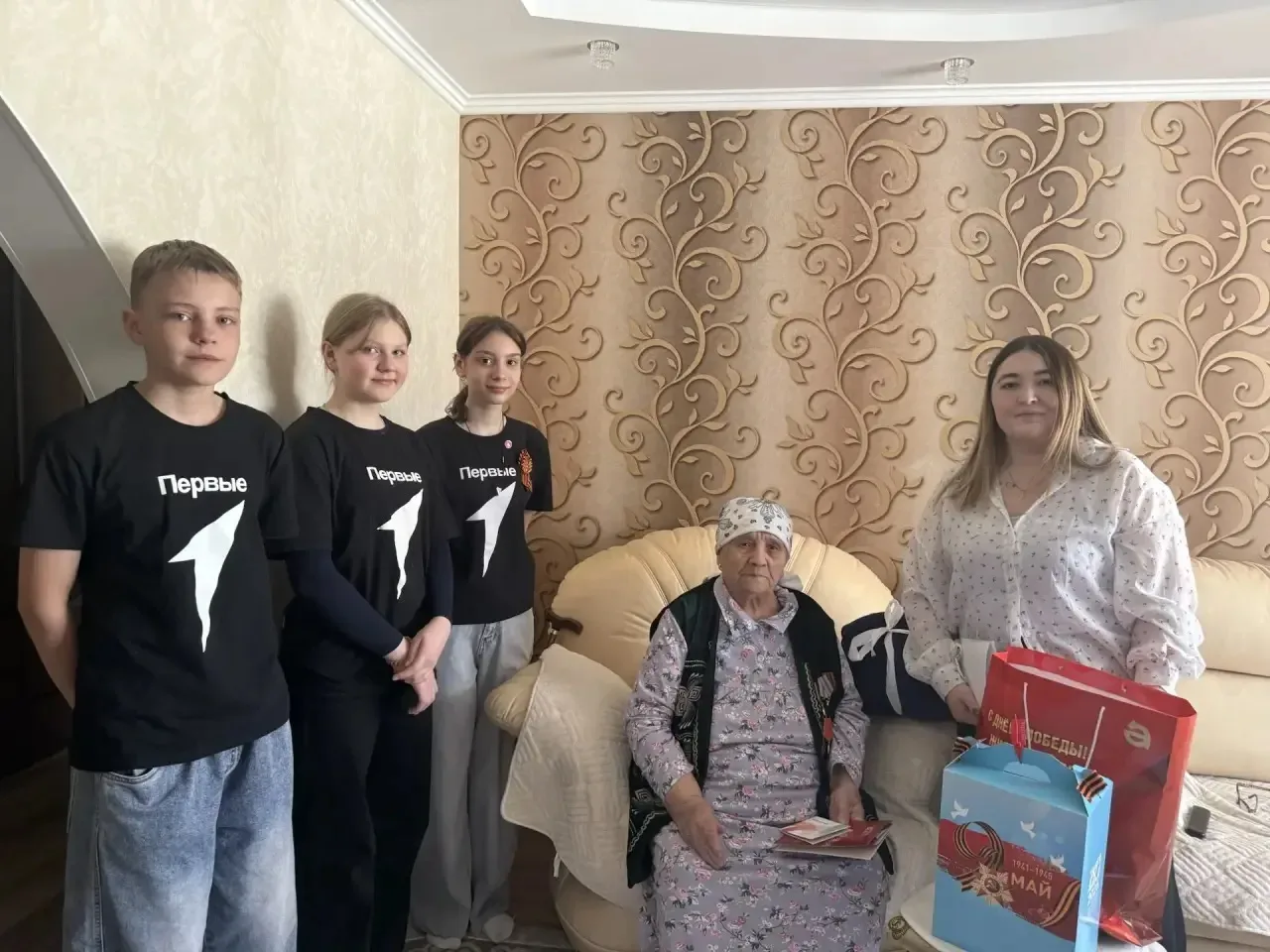 9 Мая — День Победы  Ежегодно 9 мая в России отмечается великий праздник — День Победы советского на