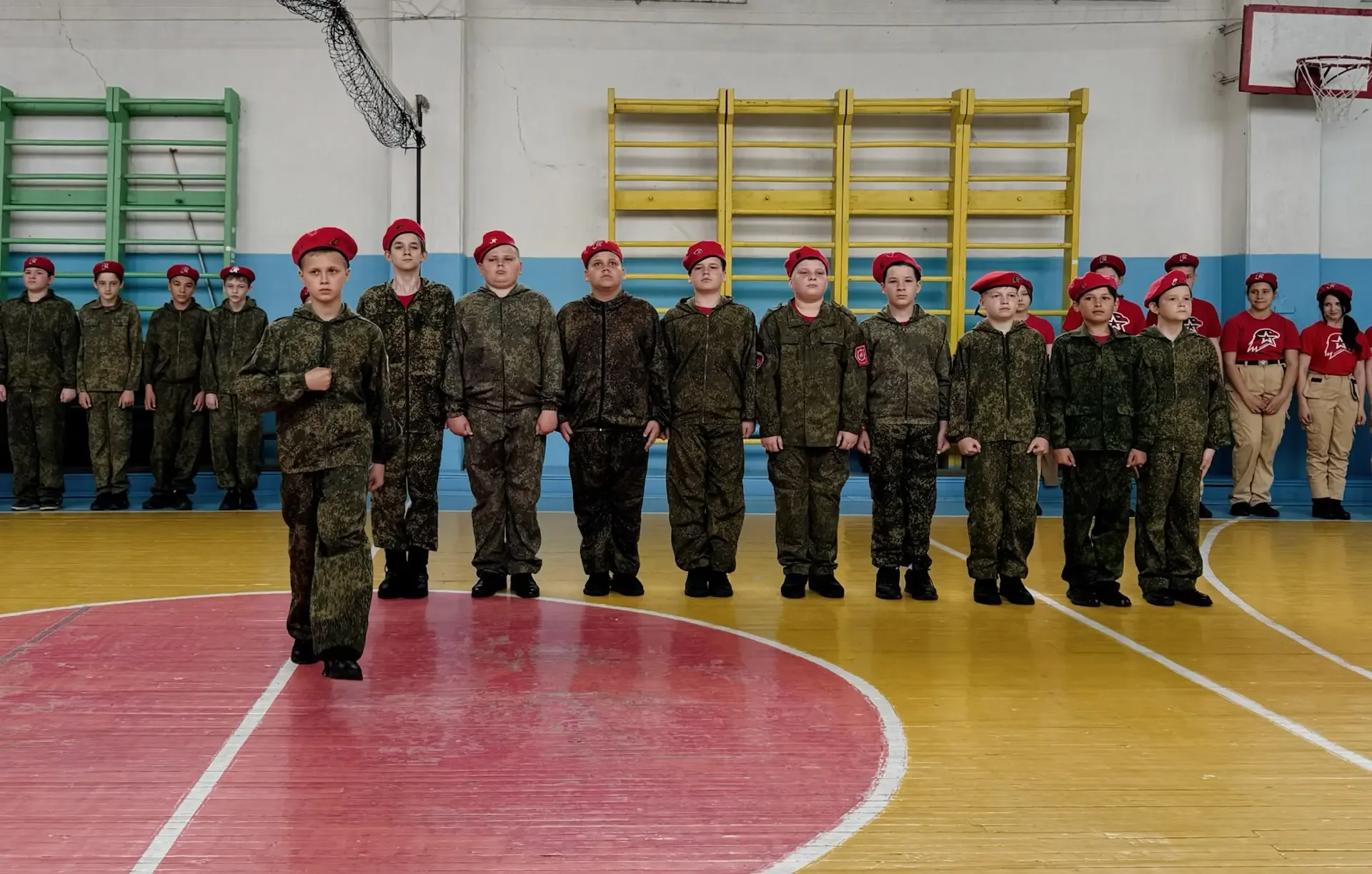 СМОТР-КОНКУРС СТРОЯ И ПЕСНИ🇷🇺  🌟Спортивный зал нашей гимназии вновь наполнился патриотическими песня