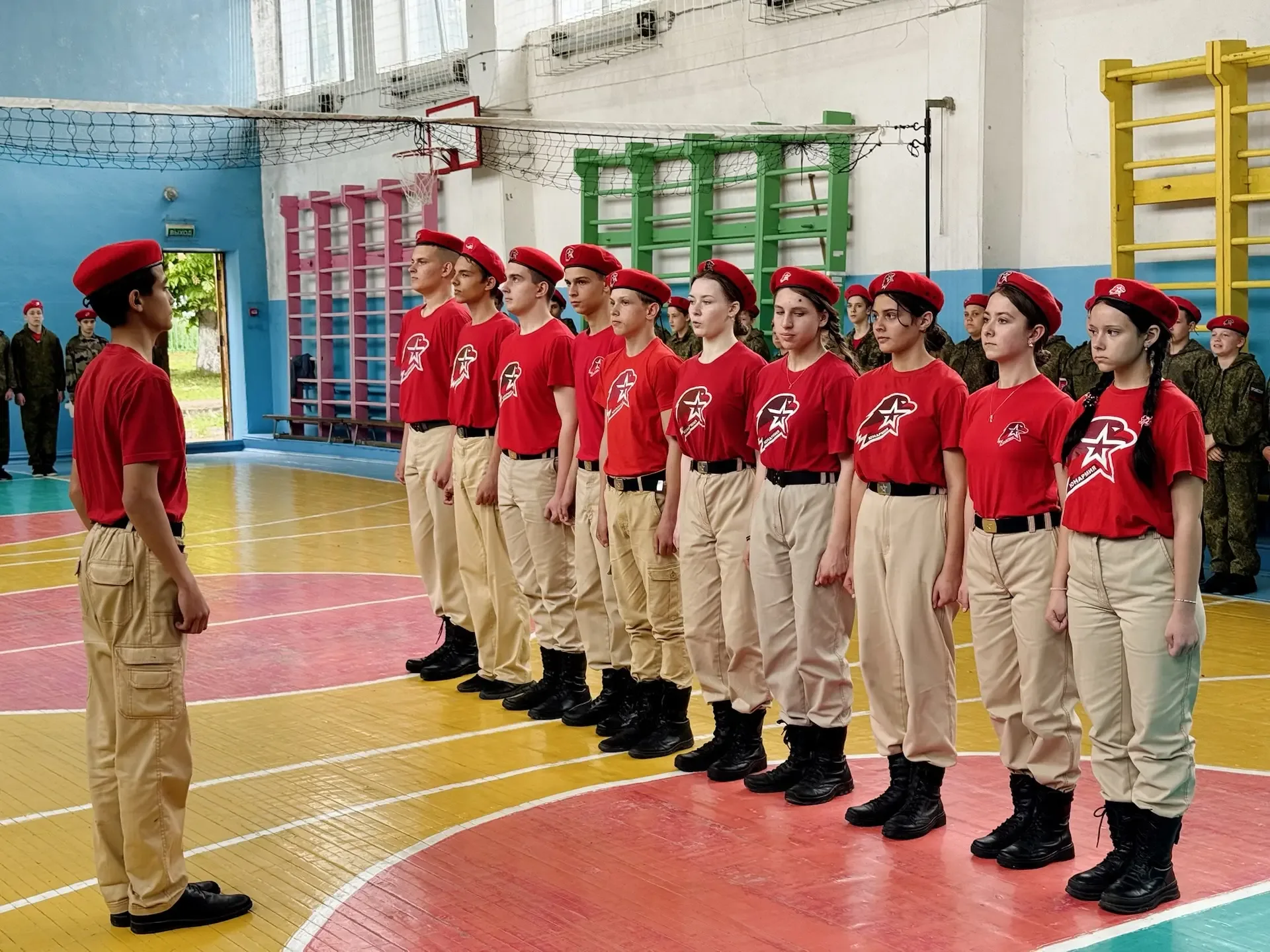 СМОТР-КОНКУРС СТРОЯ И ПЕСНИ🇷🇺  🌟Спортивный зал нашей гимназии вновь наполнился патриотическими песня
