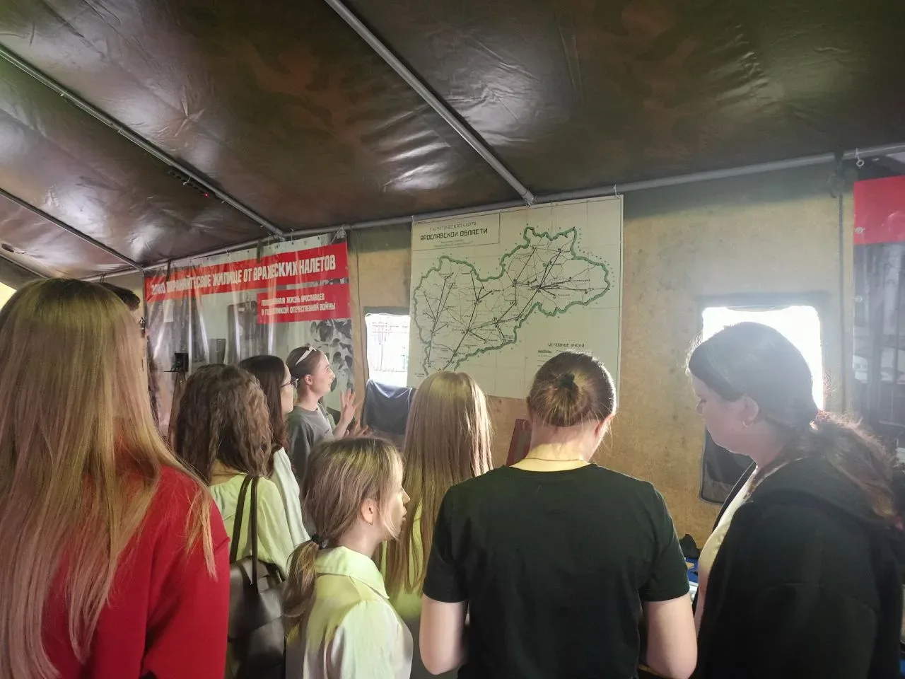 🎖️ Нам дороги эти позабыть нельзя  📌 5 мая 9–11 классы нашей школы посетили просветительскую площадк