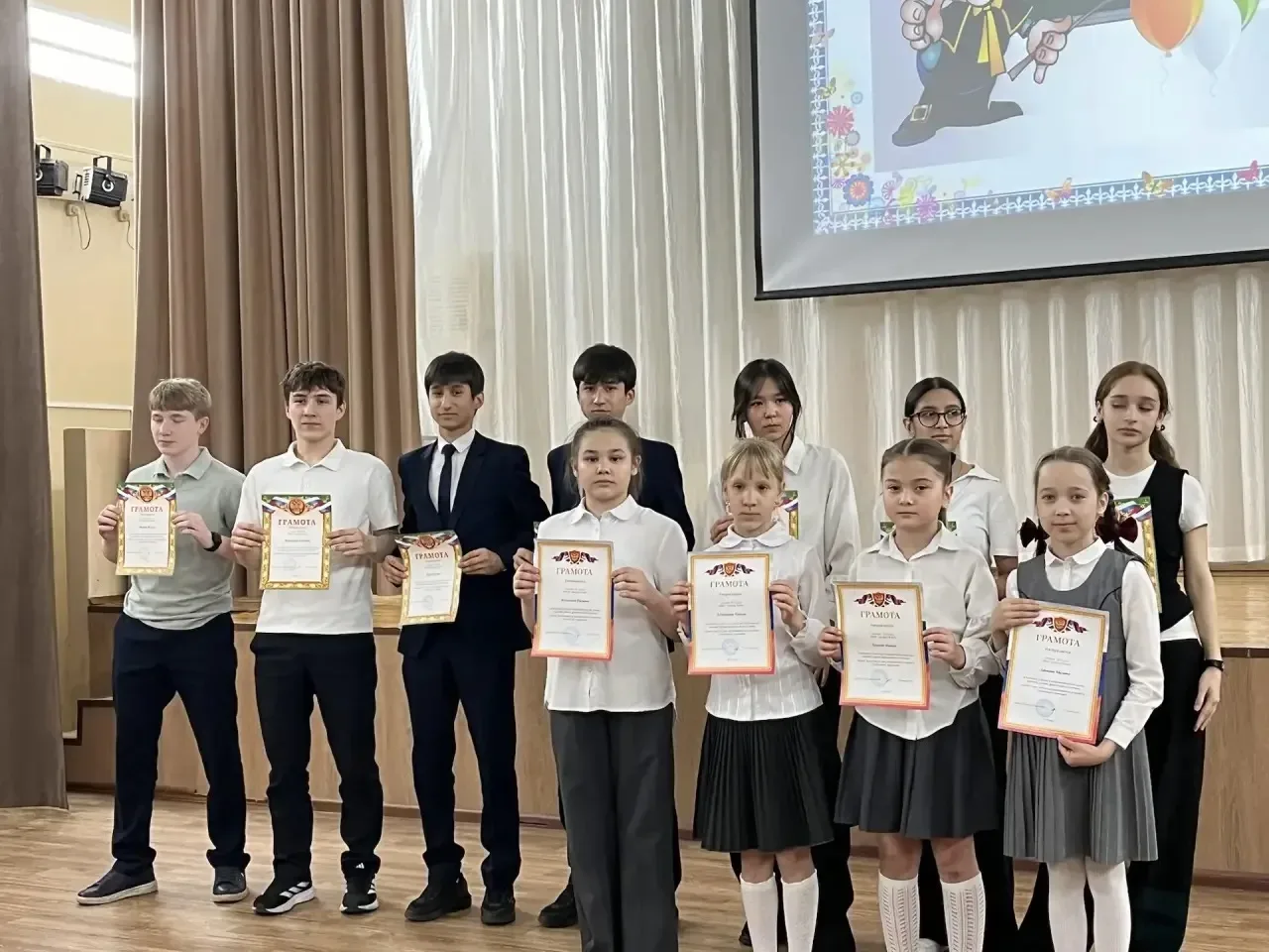 Награждение лучших!  Сегодня в нашей школе прошла торжественная церемония награждения «Звездопад 202