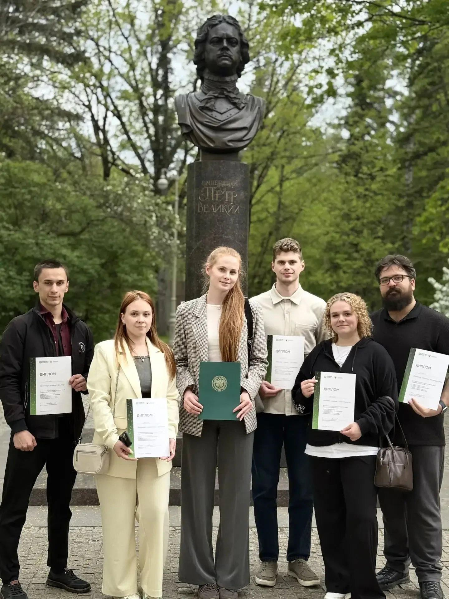 ⚡ Наука — это не только исследования и бессонные ночи над статьями, но и форумы, хакатоны и квизы. А