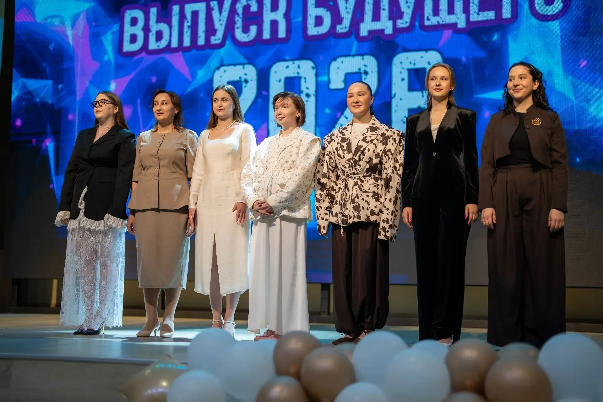 Выпускной 4 классов⚡️  На сцене Открытия трогательно прошел выпускной концерт уже будущих пятиклассн