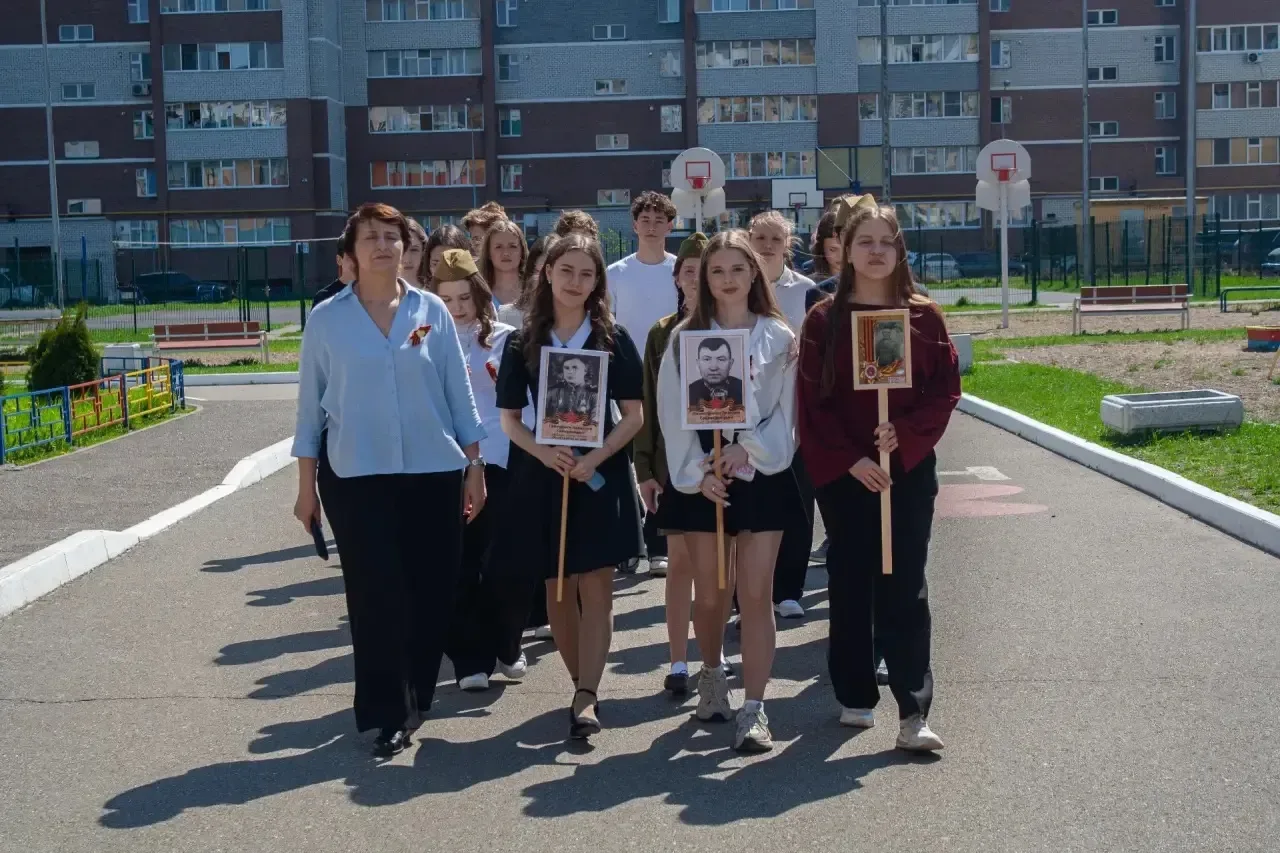 🇷🇺 БЕССМЕРТНЫЙ ПОЛК🕊️  Сегодня вся наша страна объединилась в великом шествии, и Гимназия 180 не ста