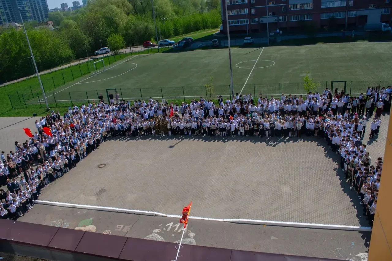 🇷🇺 БЕССМЕРТНЫЙ ПОЛК🕊️  Сегодня вся наша страна объединилась в великом шествии, и Гимназия 180 не ста