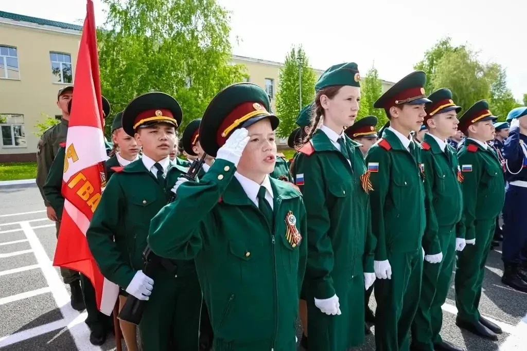Ученики Нежинского лицея стали лучшими в  традиционном конкурсе смотра строевой песни   На плацу Пре