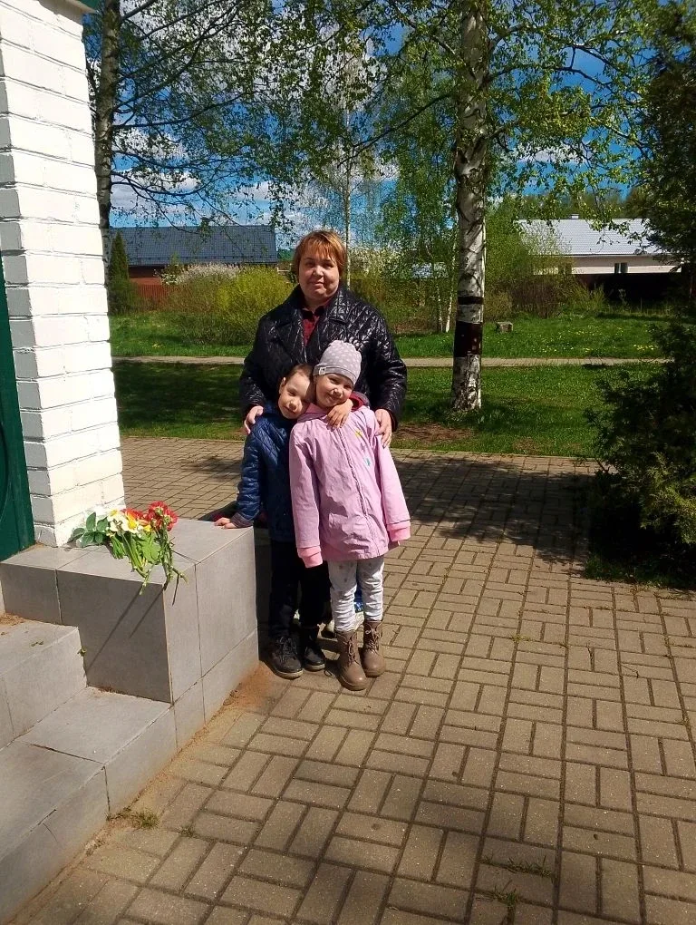 Цветы памяти  В День Победы наши воспитанники вместе с родителями возложили цветы к памятным местам 
