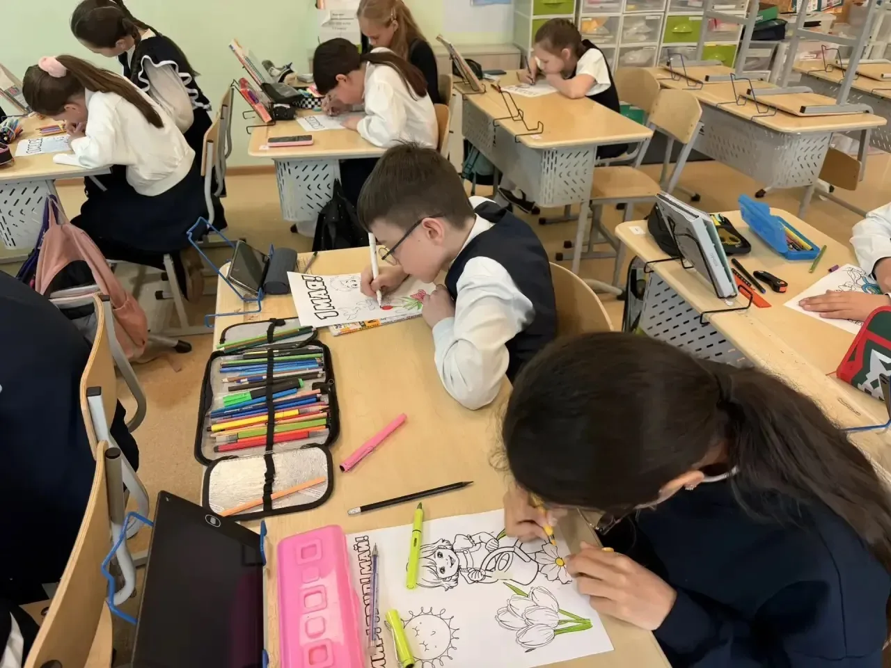 🎨 В преддверии 1 Мая — праздника Весны и Труда — наши юные творцы собрались на особенный мастер-клас
