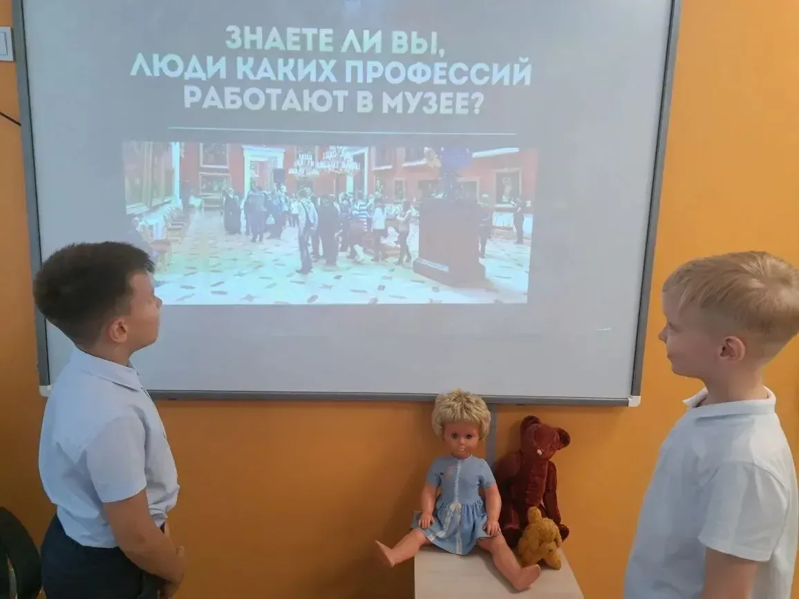 В рамках Всероссийской акции «Хранители времени» обучающиеся 2Е класса присоединились к акции «Артеф