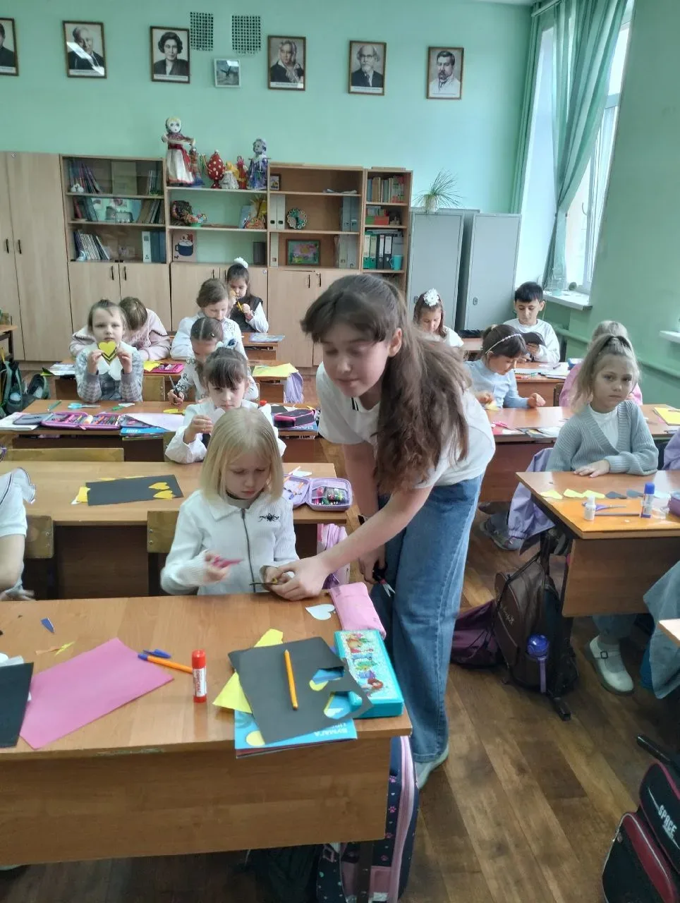 Творческая мастерская  Ученики 5 "А" класса, Алаторцева  Мария и Высочина Елизавета, провели творчес
