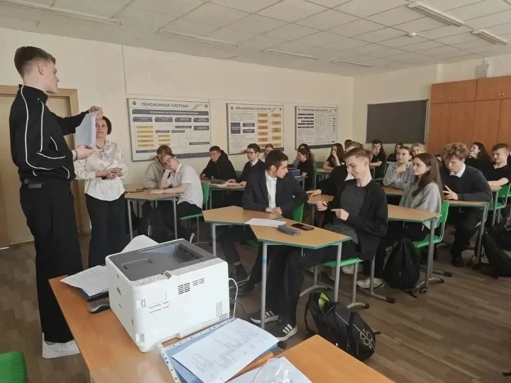 В рамках курса внеурочной деятельности "Россия - мои горизонты" для учащихся 11 классов МОУ "СОШ с у