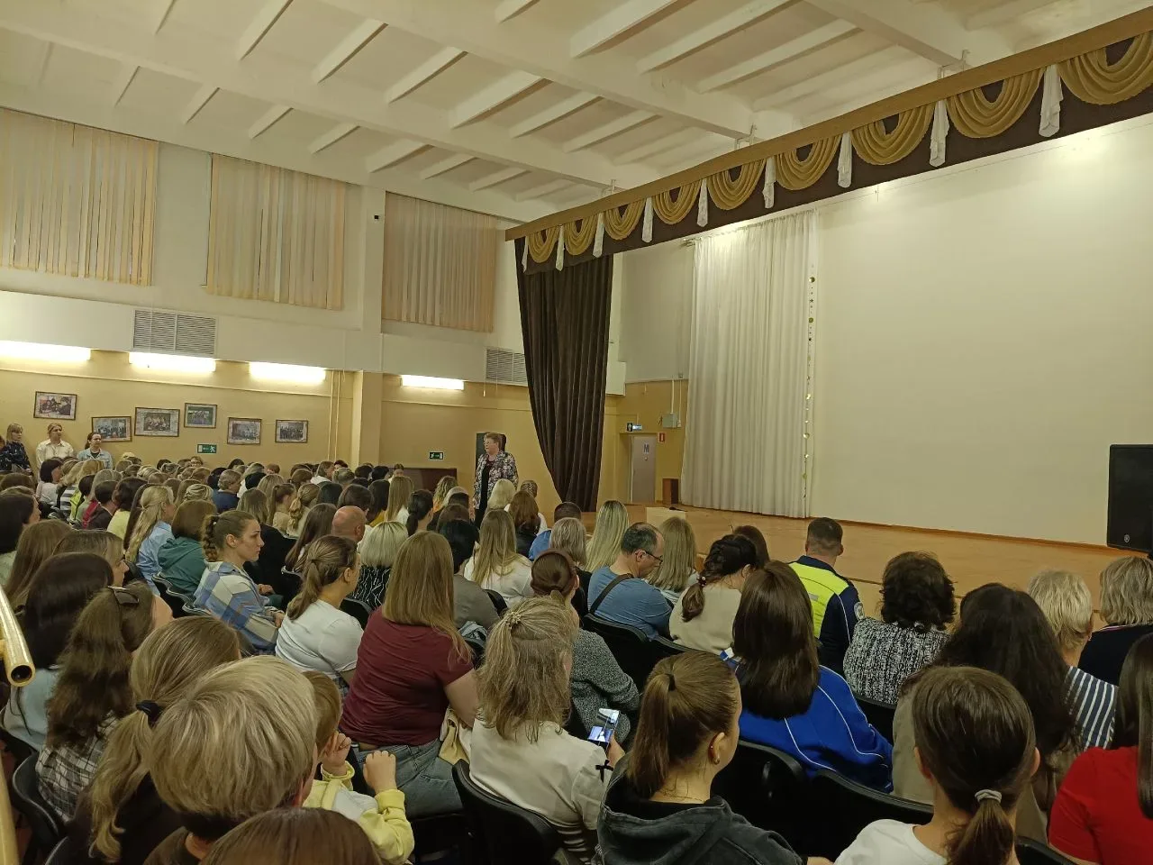 15.05.2026 В МБОУ "Гимназия" прошло общешкольное родительское собрание. 📌Были затронуты темы: профил