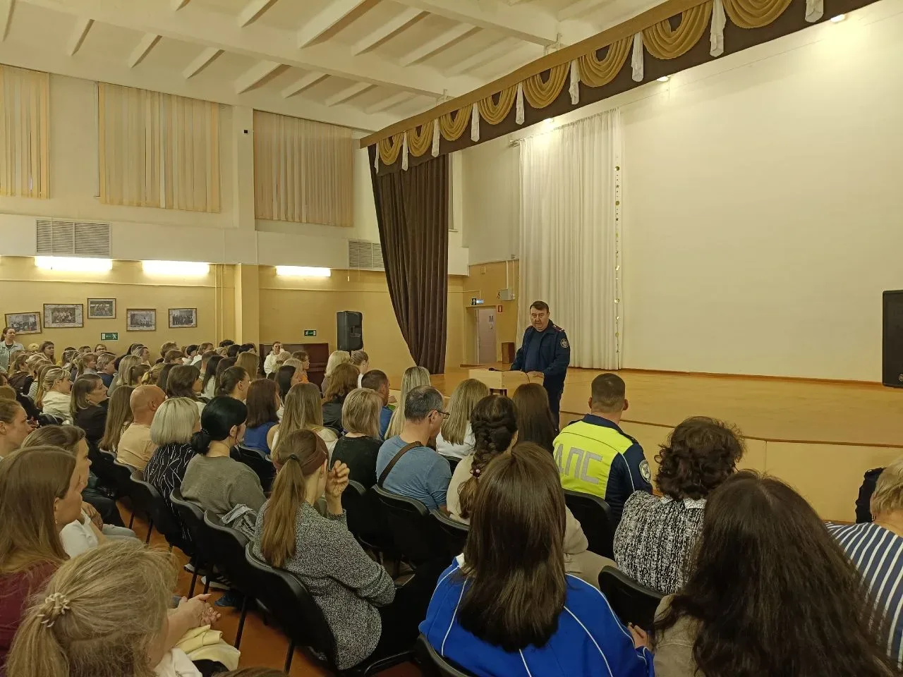 15.05.2026 В МБОУ "Гимназия" прошло общешкольное родительское собрание. 📌Были затронуты темы: профил