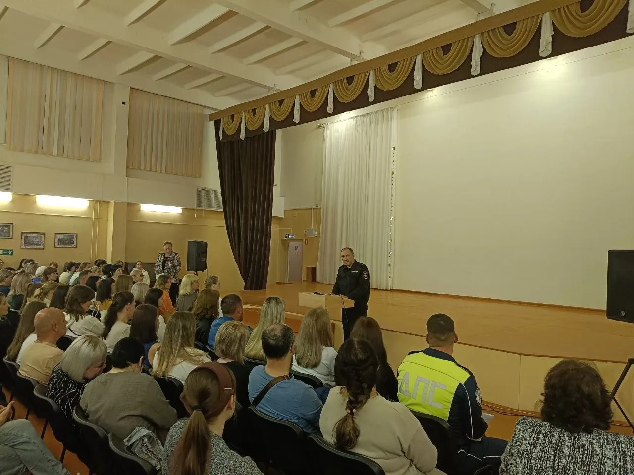 15.05.2026 В МБОУ "Гимназия" прошло общешкольное родительское собрание. 📌Были затронуты темы: профил