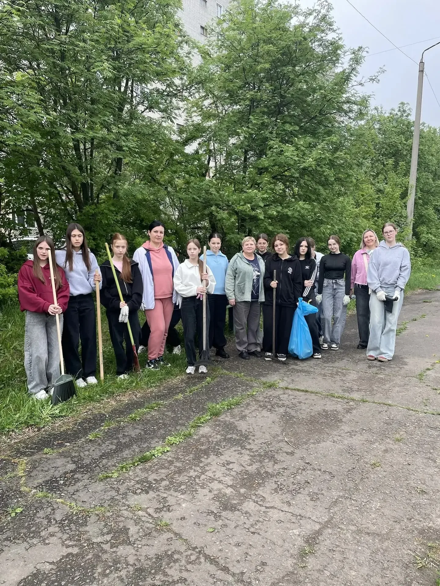 ☀️С наступлением тёплой, солнечной погоды ученики  гимназии решили привести в порядок школьную терри