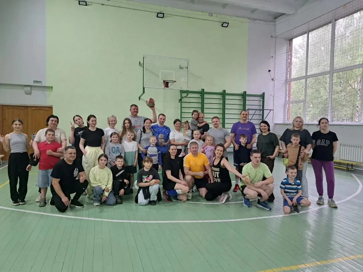 В преддверии Дня семьи в нашей школе прошел волейбольный турнир. Семьи учащихся 1-1, 1-2, 2-1, 2-2 и