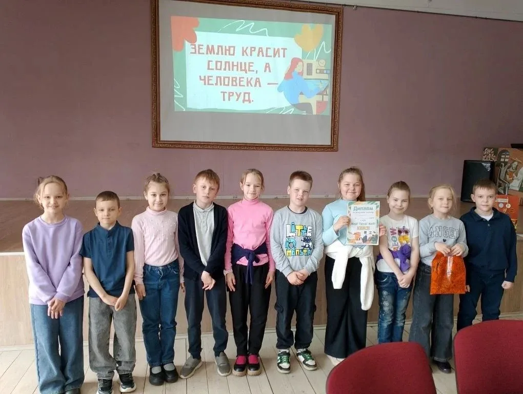 Мир! Труд! Май!   В преддверии весеннего праздника в Центре образования — школа №67 прошло тематичес