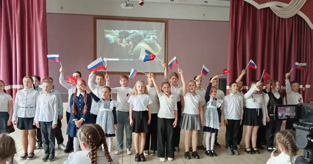 Маленькие сердца, великая память.  Друзья! 15 мая в Центре образования - школа № 67 прошёл трогатель