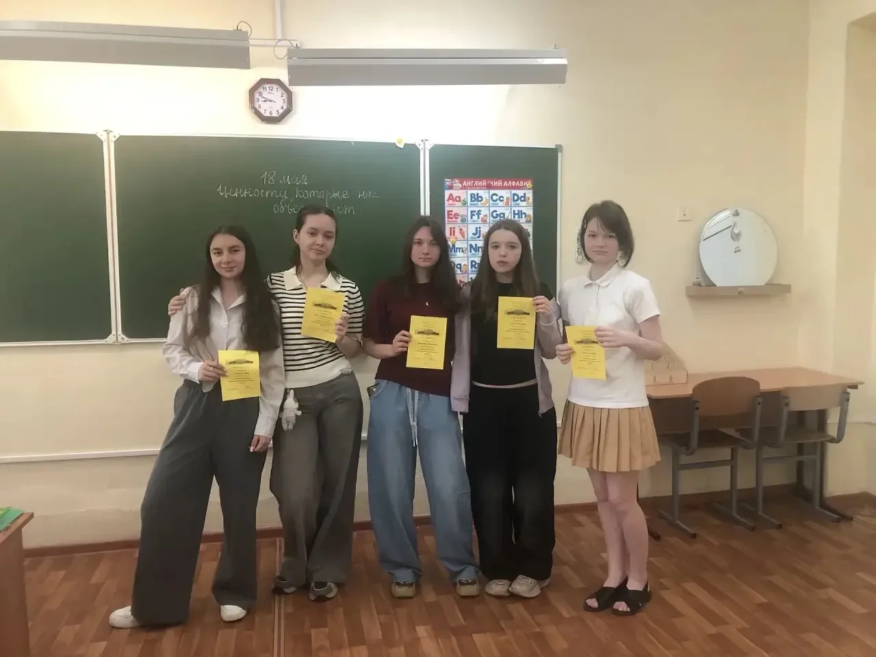 Награждение активистов: на линейке в школе №67 отметили самых активных учеников  18 мая на общешколь